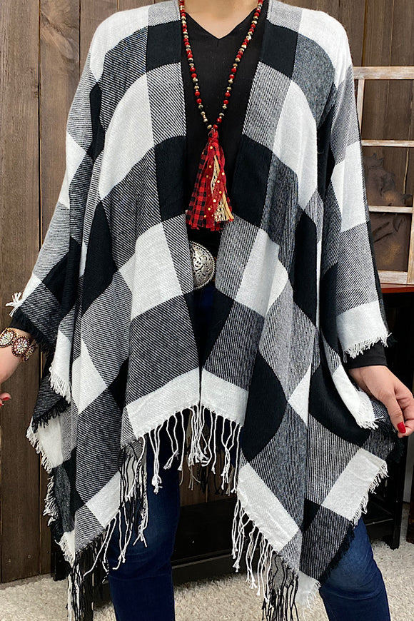 LW11404 White & Black Plaid shawl w/ tassels