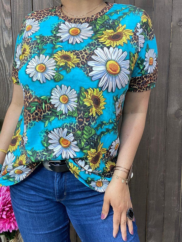 BQ12450 Daisy sunflower leopard multi color printed turquoise background short sleeves women tops