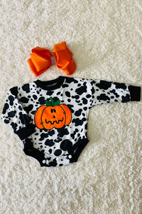 DLH2579 Pumpkin patch embroidery cow prints Halloween girls rompers wholesale