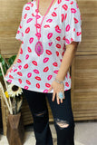 GJQ10850-3 White short sleeve top w/kiss prints w/front pocket