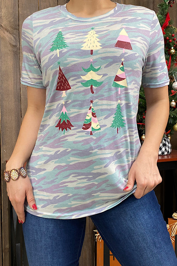 Camo top w/multi pattern Christmas trees DLH10291