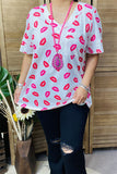 GJQ10850-3 White short sleeve top w/kiss prints w/front pocket